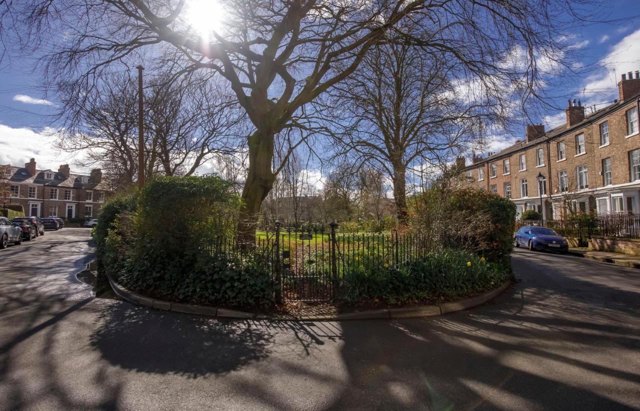 The Garden Square - Unique Luxury Apartment In Historic Garden Square - Ideal For 2 People York Kültér fotó